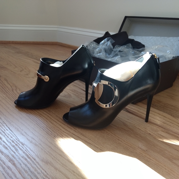 Gucci Shoes - SOLD! Gucci Malaga Kid Open Toe Ankle Booties
